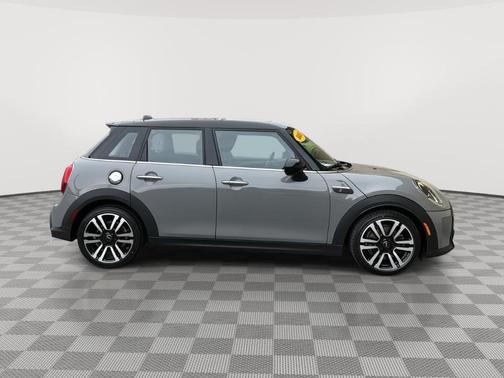 Moonwalk Gray Metallic 2022 MINI Hardtop Cooper S