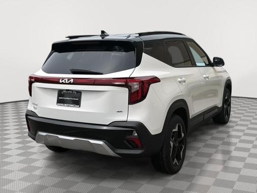 Clear White 2025 Kia Seltos S