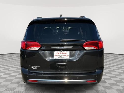 2018 Chrysler Pacifica Touring-L