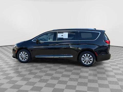 2018 Chrysler Pacifica Touring-L