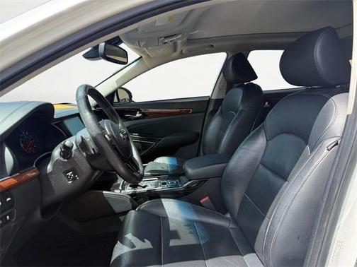 2017 Kia Cadenza Technology