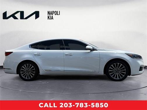 2017 Kia Cadenza Technology