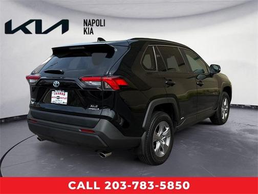 2022 Toyota RAV4 Hybrid XLE