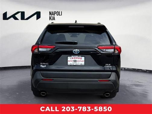 2022 Toyota RAV4 Hybrid XLE