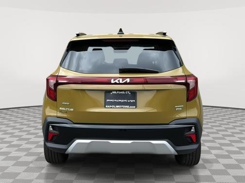 Green 2024 Kia Seltos SX