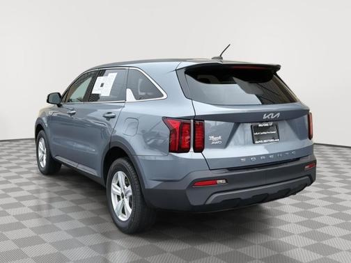 Everlasting Silver 2022 Kia Sorento LX