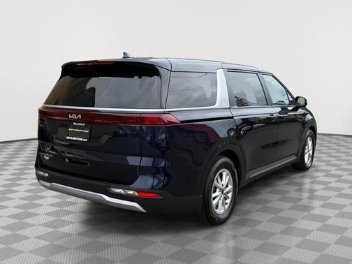 2022 Kia Carnival LX