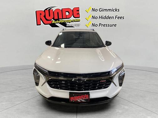 Summit White 2026 Chevrolet Trax 2RS