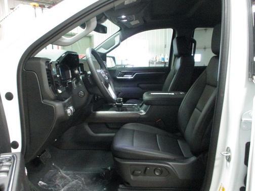 White 2022 GMC Sierra 1500 SLT