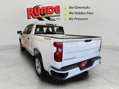 Summit White 2026 Chevrolet Silverado 1500 Custom