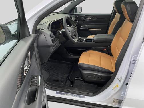 Polar White 2027 Chevrolet Traverse Z71