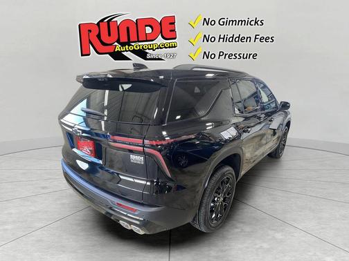 Mosaic Black Metallic 2026 Chevrolet Traverse LT
