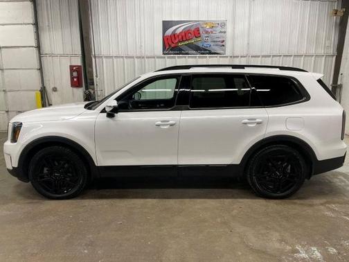White 2024 Kia Telluride SX