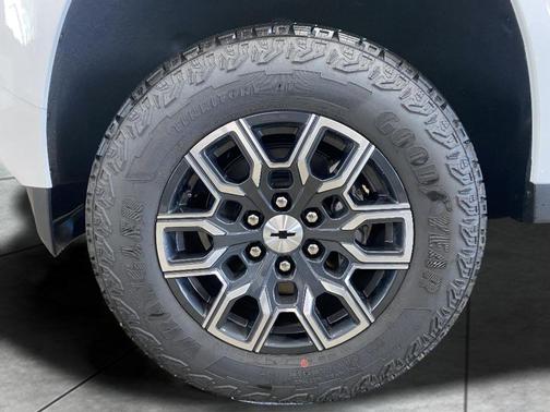 Summit White 2026 Chevrolet Colorado Z71