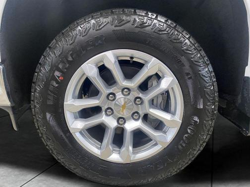Summit White 2026 Chevrolet Silverado 1500 LT