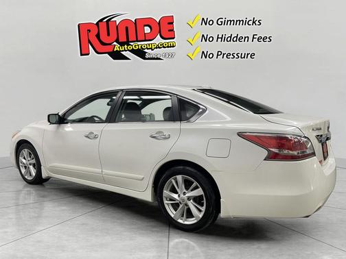 Pearl White 2015 Nissan Altima 2.5 SV