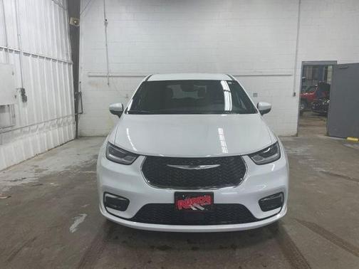 2023 Chrysler Pacifica Touring