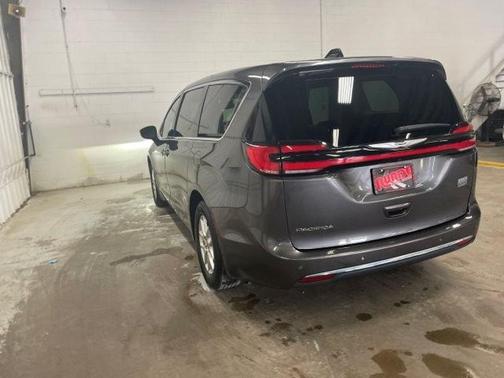 2023 Chrysler Pacifica Touring-L