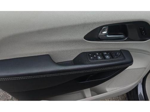 2023 Chrysler Pacifica Touring-L