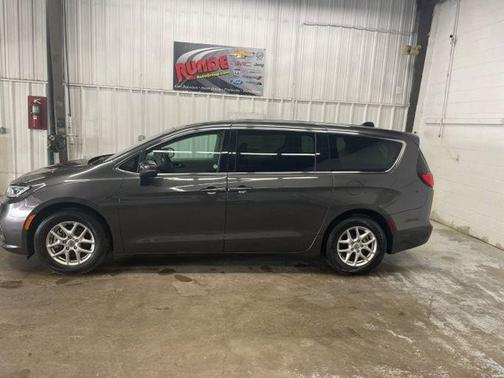 2023 Chrysler Pacifica Touring-L