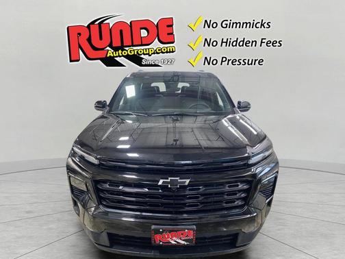 Mosaic Black Metallic 2027 Chevrolet Traverse LT