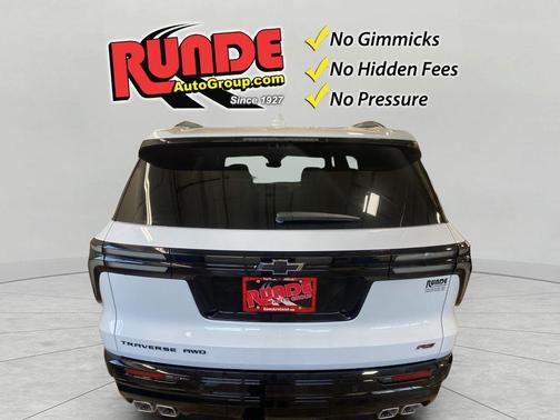 Polar White 2026 Chevrolet Traverse RS