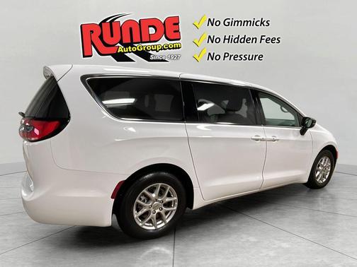 White 2024 Chrysler Pacifica Touring-L
