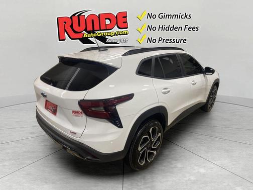 Summit White 2026 Chevrolet Trax 2RS