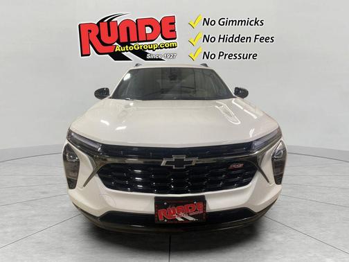 Summit White 2026 Chevrolet Trax 2RS