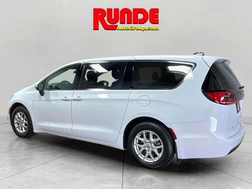 2023 Chrysler Pacifica Touring