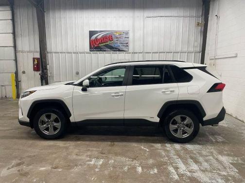 2022 Toyota RAV4 Hybrid XLE