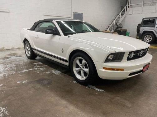 White 2007 Ford Mustang