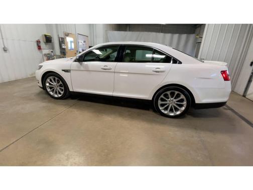 White 2017 Ford Taurus Limited