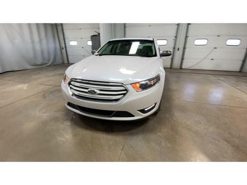 White 2017 Ford Taurus Limited