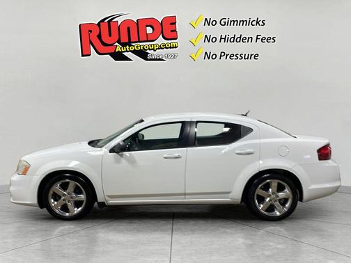 White 2013 Dodge Avenger SE