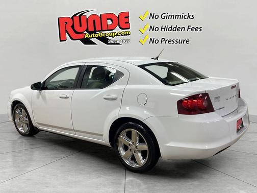 White 2013 Dodge Avenger SE