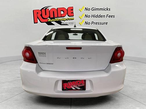 White 2013 Dodge Avenger SE
