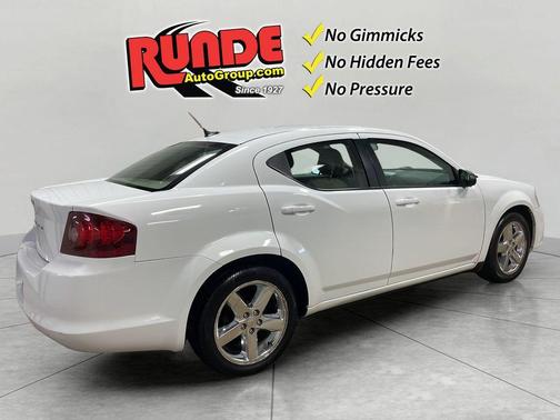 White 2013 Dodge Avenger SE