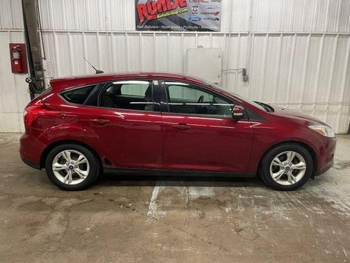 Red 2013 Ford Focus SE