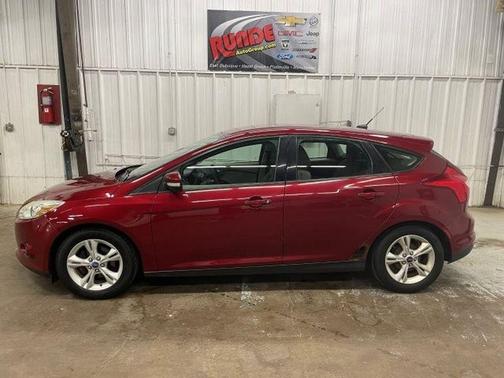 Red 2013 Ford Focus SE