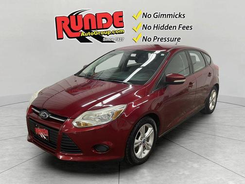Red 2013 Ford Focus SE