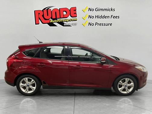 Red 2013 Ford Focus SE