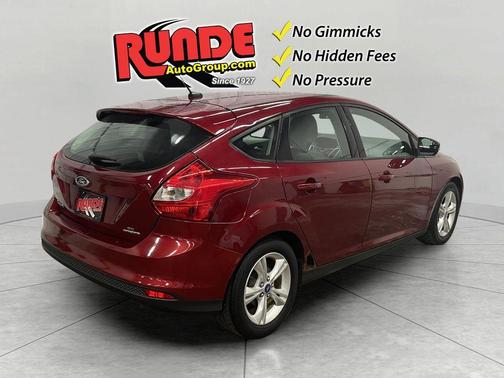 Red 2013 Ford Focus SE