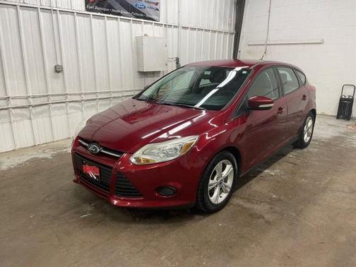 Red 2013 Ford Focus SE