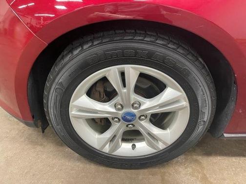 Red 2013 Ford Focus SE