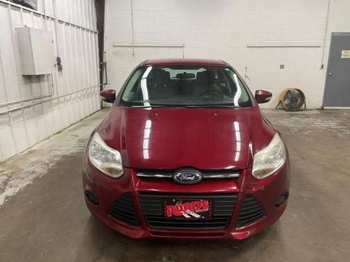 Red 2013 Ford Focus SE