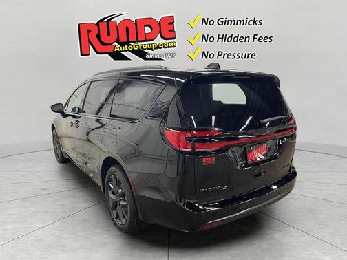 Diamond Black 2027 Chrysler Pacifica LIMITED