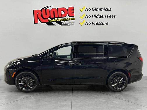 Diamond Black 2027 Chrysler Pacifica LIMITED