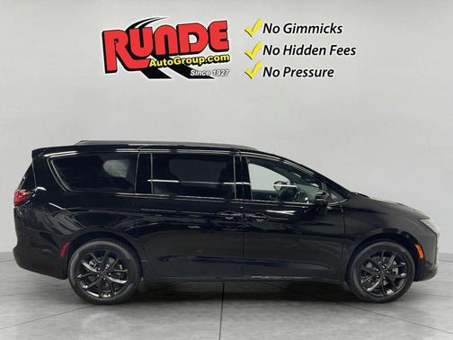 Diamond Black 2027 Chrysler Pacifica LIMITED