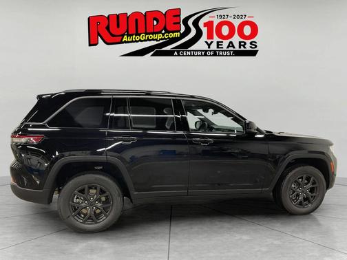 Gloss Black 2027 Jeep Grand Cherokee Laredo